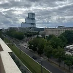 Appartement Spacieux Avec Une Belle Vue Sur Le Tribunal De Paris