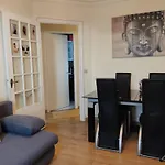 Appartement Spacieux Avec Une Belle Vue Sur Le Tribunal De Paris