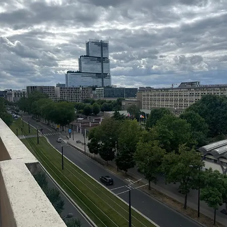 Appartamento Spacieux Avec Belle Vue Sur Le Tribunal De
