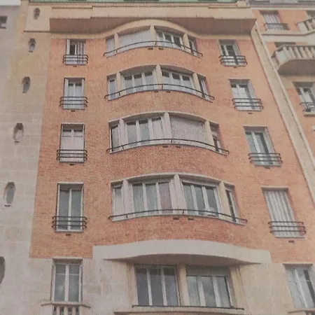 Spacieux Avec Belle Vue Sur Le Tribunal De Appartamento Parigi